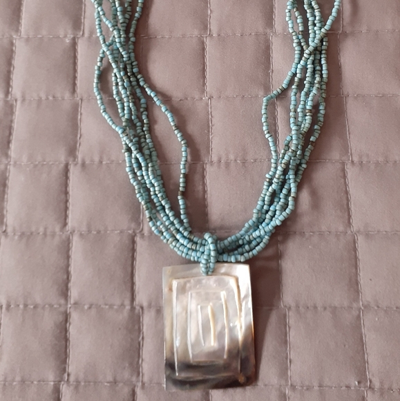 Bead & Shell pendant necklace - Picture 2 of 3